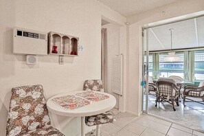 Dining - Relax, Work, or Play in this Retro Waterfront Home with Sunsets & Private Dock (Port Charlotte)