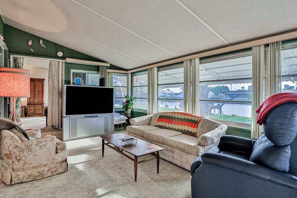 Relax, Work, Or Play In This Retro Waterfront Home With Sunsets & Private Dock - Port Charlotte