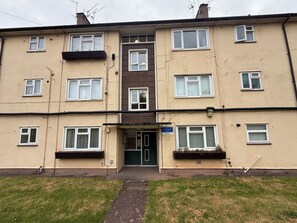 Exterior - Cosy 2-bedroom apartment in charming Newport perfect for relaxing stay (Newport)