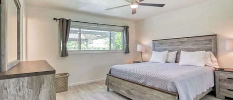 3 habitaciones, tabla de planchar con plancha, internet y ropa de cama