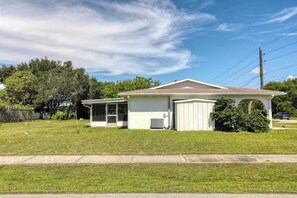 Exterior - Recharge in Central Port Charlotte | Close to Beach, Golf & Hospital (Port Charlotte)