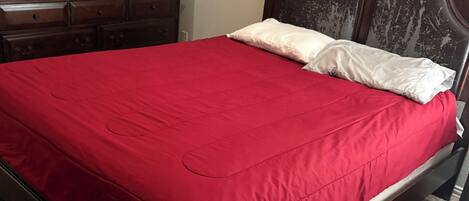 3 bedrooms, iron/ironing board, Internet, bed sheets