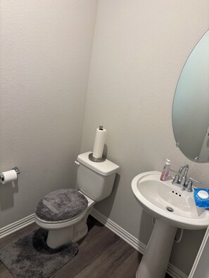 Dusche, Handtücher, Seife, Toilettenpapier