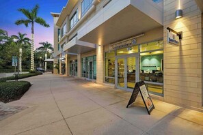 Exterior - A Piece of Paradise | House in Naples with guest suite & enclosed yard (Naples)