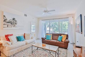 TV - Dog-friendly home with pool access, private W/D, and central AC (Naples)