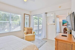 3 bedrooms, iron/ironing board, Internet, bed sheets - Dog-friendly home with pool access, private W/D, and central AC (Naples)