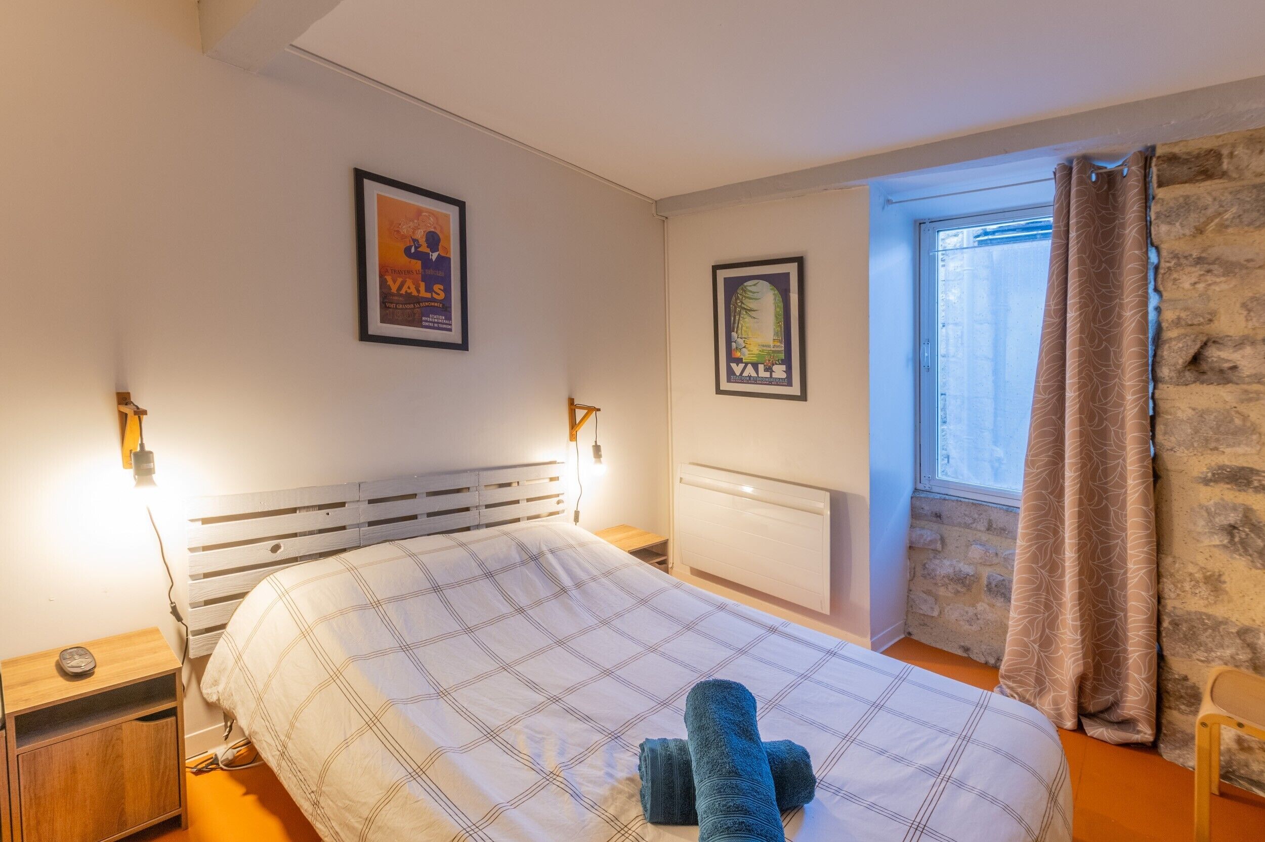 1 chambre, fer et planche à repasser, draps fournis