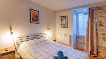 1 chambre, fer et planche Ă repasser, draps fournis