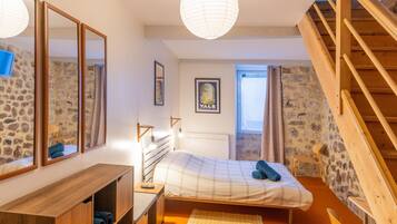 1 chambre, fer et planche Ă repasser, draps fournis