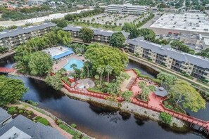 Exterior - Water view condo with WiFi, screened balcony, pool, tennis, & on-site dining (Naples)