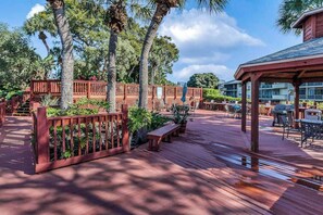 Terrace/patio - Water view condo with WiFi, screened balcony, pool, tennis, & on-site dining (Naples)