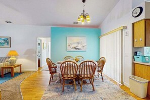 Dining - Relax, Recharge & Explore. Your Waterfront Getaway Awaits. (Punta Gorda)