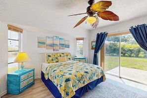 3 bedrooms, iron/ironing board, travel cot, WiFi - Relax, Recharge & Explore. Your Waterfront Getaway Awaits. (Punta Gorda)