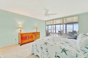 3 bedrooms, desk, WiFi, bed sheets - Gated Riverfront Condo w/Snowbird Appeal – 30-Day Stay Required (Punta Gorda)