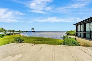 Property grounds - Gated Riverfront Condo w/Snowbird Appeal – 30-Day Stay Required (Punta Gorda)