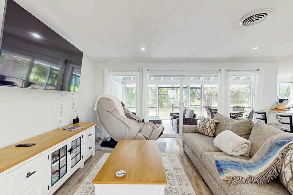 Relax In Style Home Screened Porch, Wifi, In-unit Washer/dryer - Naples, FL