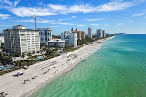 Beach nearby - Contemporary and cozy home with heated pool, central location, close to beaches (Naples)