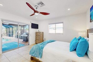 Tabla de planchar con plancha, wifi y ropa de cama