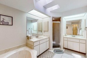 Shower, hair dryer, towels - Dog-Friendly Waterfront Retreat with Private Pool, Dock, Pool Table (Port Charlotte)