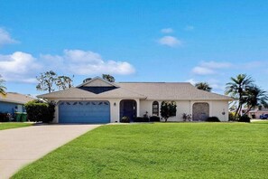 Exterior - Sunny Snowbird Retreat with a Pool, Furnished Lanai, & Prime Corner Lot (Port Charlotte)