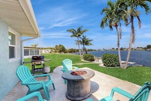 Terrace/patio - Ultimate Waterfront Getaway with 2 Private Docks, Pool, Free Waterpark Tickets (Port Charlotte)