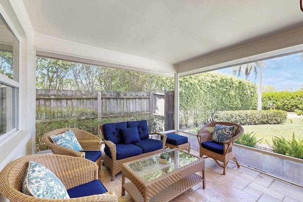 Terrace/patio - Gorgeous coastal home, dog-friendly and private pool (Naples)