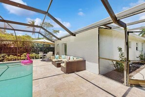 Outdoor dining - Gorgeous coastal home, dog-friendly and private pool (Naples)