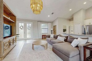 TV, offices - Gorgeous coastal home with private pool, outdoor space & close to everything (Bonita Springs)