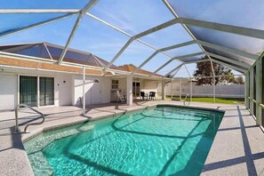 Pool - Coastal home with private pool, lanai, and washer & dryer (Cape Coral)