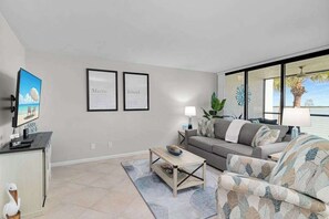 TV, offices - Water view condo with shared pool, panoramic balcony views, and WIFI (Marco Island)