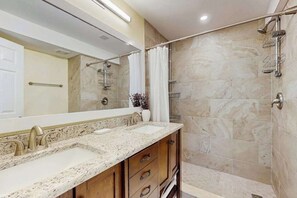 Shower, hair dryer, towels - Beachfront condo with screened balcony, community pool, and internet (Fort Myers Beach)