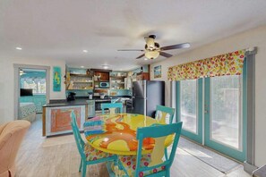 Dining - Ground floor, dog-friendly home with access to beautiful Gulf beaches and trails (Sanibel)