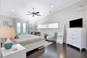 6 bedrooms, iron/ironing board, travel cot, WiFi - 6BR Resort-Style Compound | Pool & Spa | Sleeps 12 | 2 Homes in One | Near Beach (Bonita Springs)
