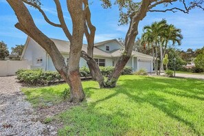 Exterior - 6BR Resort-Style Compound | Pool & Spa | Sleeps 12 | 2 Homes in One | Near Beach (Bonita Springs)