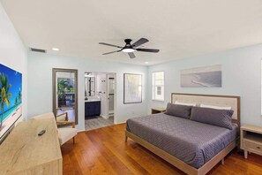 3 bedrooms, desk, iron/ironing board, WiFi - Waterfront home, with private pool and lanai, Gulf access with fishing dock (Punta Gorda)