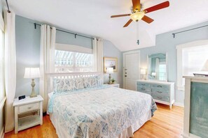 A bedroom with a bed, a nightstand, a dresser, a ceiling fan, and a window. - Dog-friendly duplex with outdoor living - walk to beach & downtown (Venice)