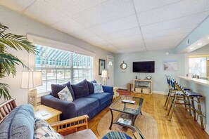 TV, offices - Dog-friendly duplex with outdoor living - walk to beach & downtown (Venice)