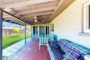 Outdoor dining - Snowbird & dog-friendly home with patio, grill, bikes (Venice)