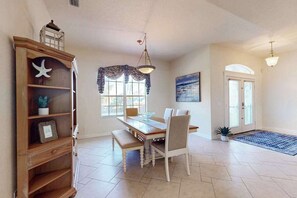 Dining - Spacious coastal getaway steps to the beach with bikes and high-speed internet (Englewood)