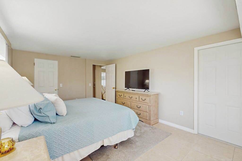 2 bedrooms, iron/ironing board, travel cot, WiFi