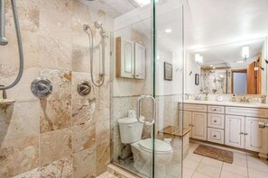 Dusche, Haartrockner, Handtücher