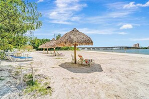 Beach nearby - Waterfront condo with private beach area, pool, hot tub, grills, & balcony (Fort Myers)