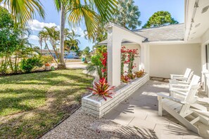 Terrace/patio - Spacious & beautiful home with fast WiFi, central AC, patio, and W/D (Naples)