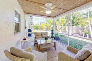 Terrace/patio - Spacious & beautiful home with fast WiFi, central AC, patio, and W/D (Naples)