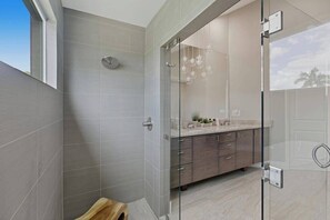 Shower, hair dryer, towels - Stunning waterfront home, contemporary, family friendly, close to Gulf with pool (Marco Island)