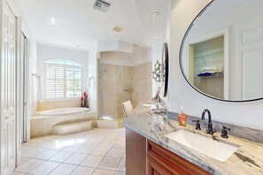 Shower, hair dryer, towels - Naples home with resort-style pool & lanai, fast WiFi, & gorgeous interior (Naples)