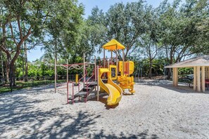 Children’s area - Lakeside paradise with private pool, tennis courts, and more (Naples)