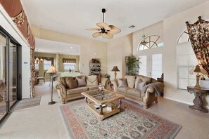TV, DVD player, offices - Lakeside paradise with private pool, tennis courts, and more (Naples)