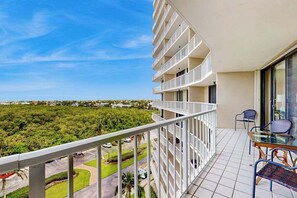 Property grounds - Waterfront, gulf view condo by beach with pool, dock & balcony (Marco Island)
