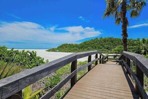 On the beach - Waterfront, gulf view condo by beach with pool, dock & balcony (Marco Island)